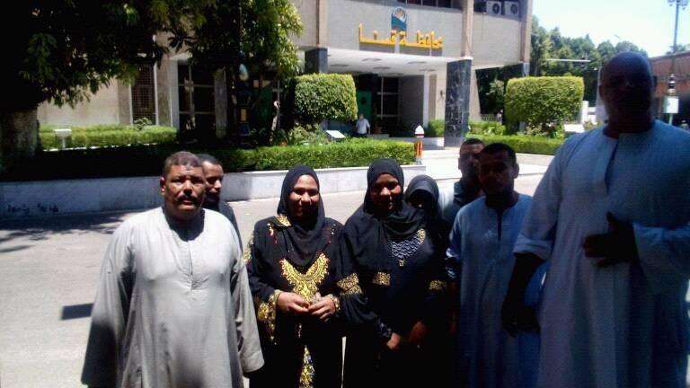 صورة لبعض العمال