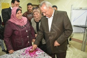 المحافظ يدلي 1